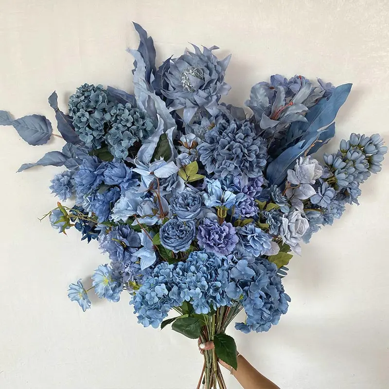 Com estan canviant les tendències de la decoració moderna les elegants flors de seda artificial blau polsós?